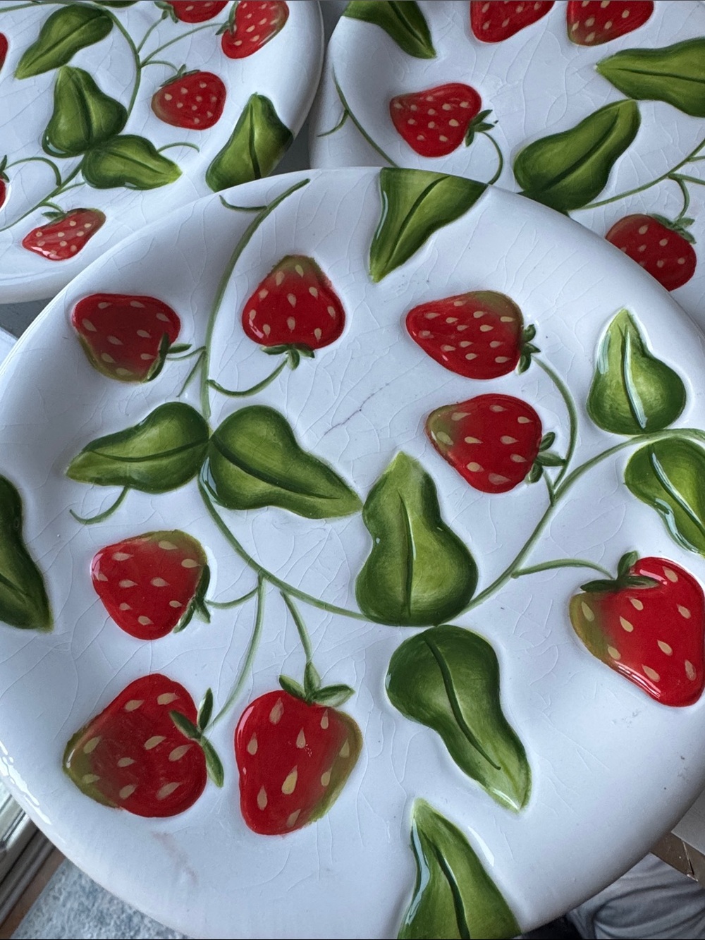 Hand-Painted raised Strawberry Ceramic Dessert Plates set of 4 - Picture 6 of 8